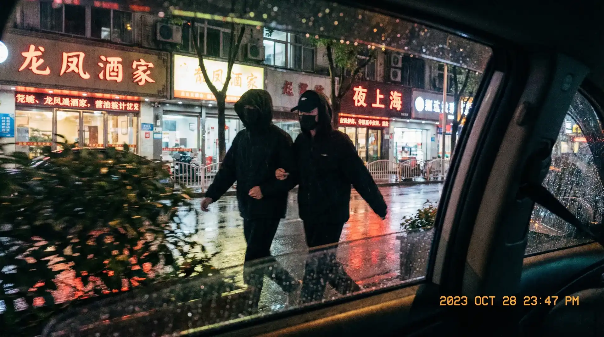 蓝色大海的传说百度云资源 - 顶流明星深夜密会现场抓拍照片